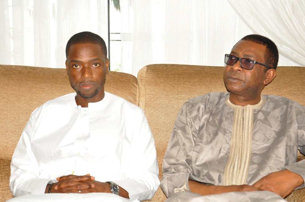 Youssou Ndour chez Tanor pour présenter ses condoléances