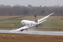 Atterrissage réussi pour un avion sans roues avant