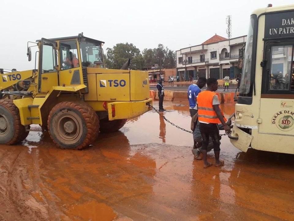 Pluie à Dakar: Les routes de certains quartiers impraticables (images)