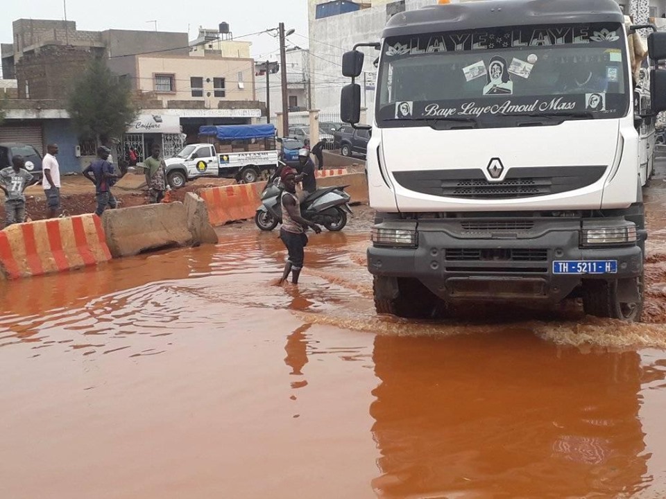 Pluie à Dakar: Les routes de certains quartiers impraticables (images)