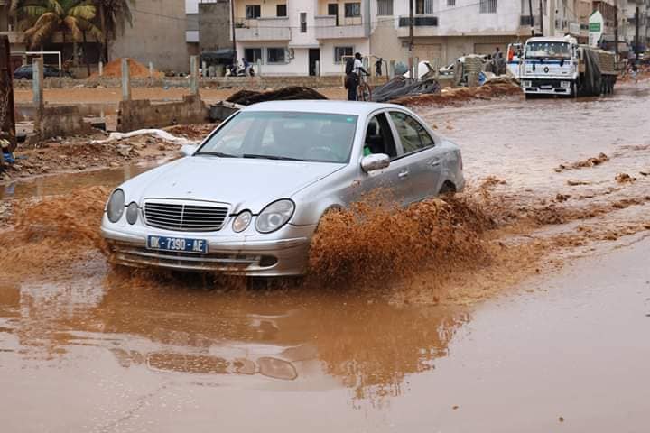 Pluie à Dakar: Les routes de certains quartiers impraticables (images)