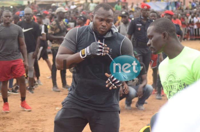 10 Photos - Open Press: Modou Lô en furie, démontre sa force