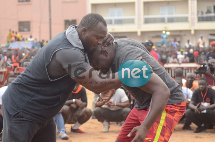 10 Photos - Open Press: Modou Lô en furie, démontre sa force