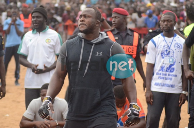 10 Photos - Open Press: Modou Lô en furie, démontre sa force