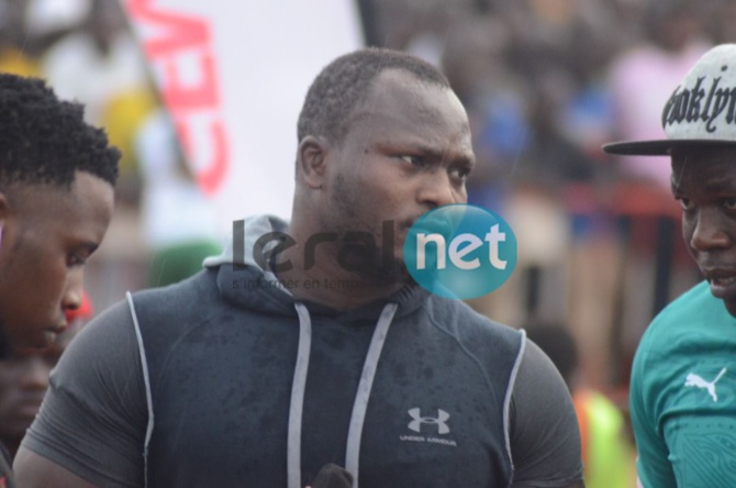 10 Photos - Open Press: Modou Lô en furie, démontre sa force