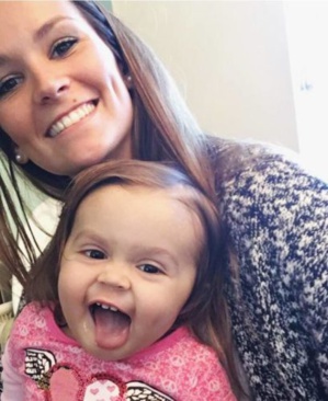 Cette baby-sitter sauve la vie de cette petite fille condamnée à mourir.... Cette baby-sitter sauve la vie de cette petite fille condamnée à mourir....