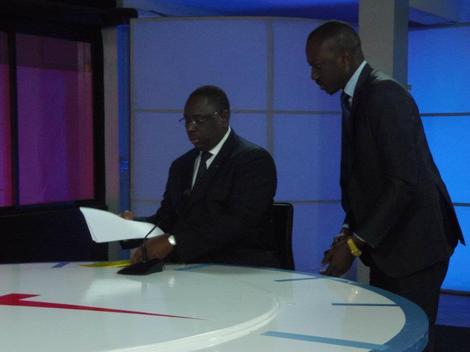 [PHOTOS] Macky Sall dans les locaux de la 2STv hier