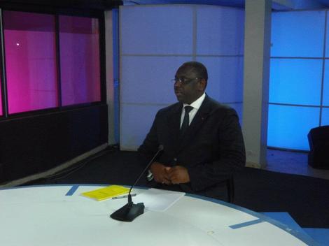 [PHOTOS] Macky Sall dans les locaux de la 2STv hier