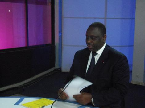 [PHOTOS] Macky Sall dans les locaux de la 2STv hier