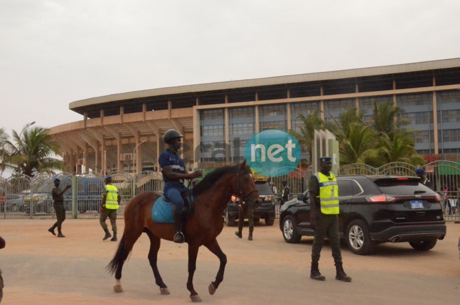 PHOTOS - Modou Lô vs Eumeu Séne: Un combat sous haute surveillance des forces de l'ordre