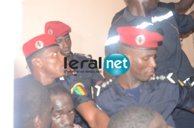 Arrêt sur images: Modou Lô dans le véhicule de la Police....