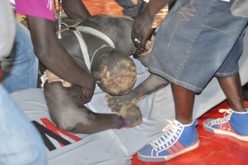 LUTTE : Les images exclusives de la chute de Bay Mandione