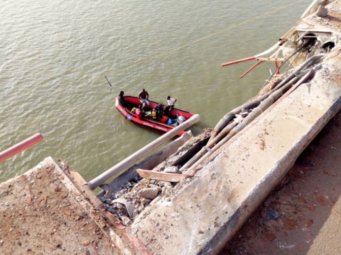 Ziguinchor: un camion chute du Pont Emile Badiane, un mort et deux disparus Ziguinchor: un camion chute du Pont Emile Badiane, un mort et deux disparus