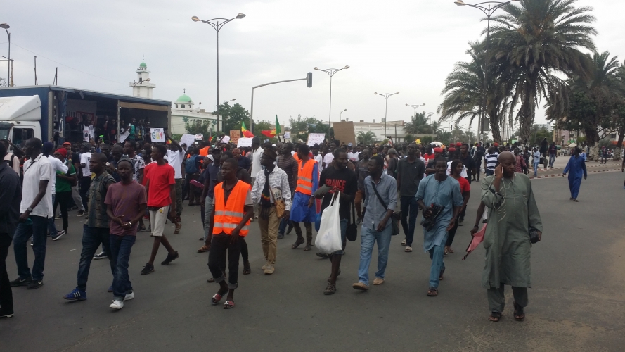 PHOTOS - Aar Li Niou Bokk en rogne contre le pouvoir... (images)