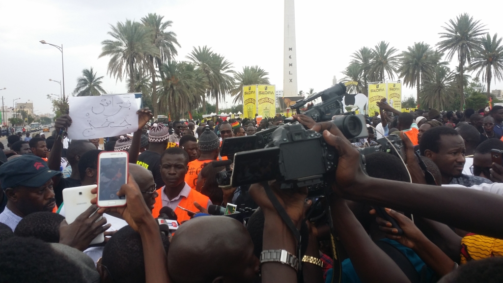 PHOTOS - Aar Li Niou Bokk en rogne contre le pouvoir... (images)