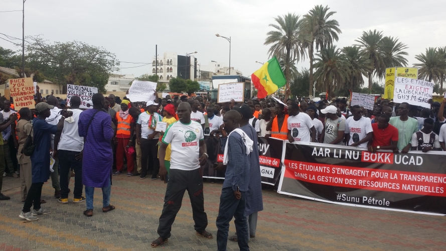PHOTOS - Aar Li Niou Bokk en rogne contre le pouvoir... (images)