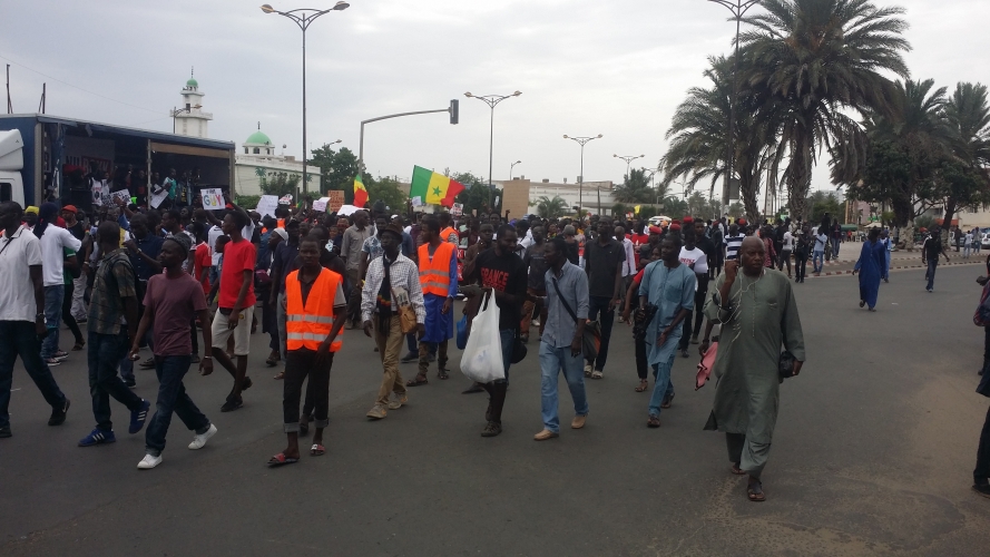 PHOTOS - Aar Li Niou Bokk en rogne contre le pouvoir... (images)