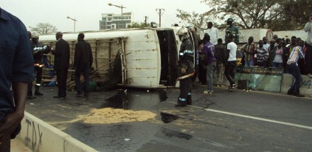 Autoroute à péage : un ‘’Ndiaga Ndiaye’’ se renverse et fait plusieurs blessés