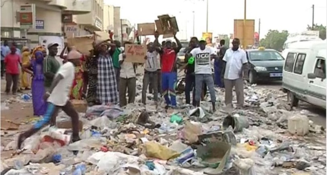 Promotion de la propreté: Macky Sall promet d’accompagner la campagne avec 200 policiers et 1000 Asp Promotion de la propreté: Macky Sall promet d’accompagner la campagne avec 200 policiers et 1000 Asp