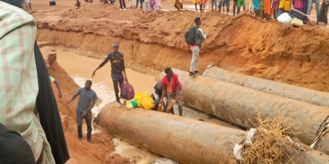 Ourossogui: La déviation du Pont de Sinthiou Garba cède, des dizaines de véhicules bloqués