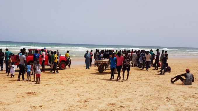PHOTOS - Un homme meurt noyé à la plage de Diamalaye
