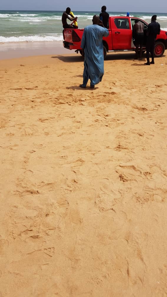 PHOTOS - Un homme meurt noyé à la plage de Diamalaye PHOTOS - Un homme meurt noyé à la plage de Diamalaye