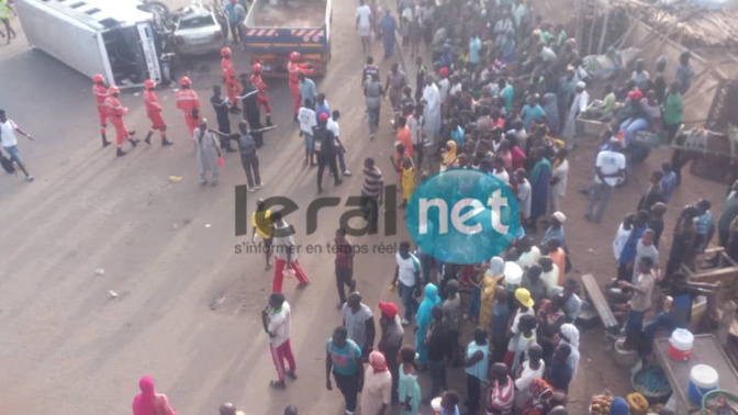 PHOTOS - Accident de route: Collision entre un bus tata et un particulier à Sicap Mbao