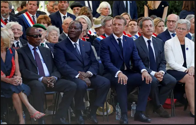 le président guinéen Alpha Conde, le président ivoirien Alassane Ouattara, le président français Emmanuel Macron et l'ancien président français Nicolas Sarkozy