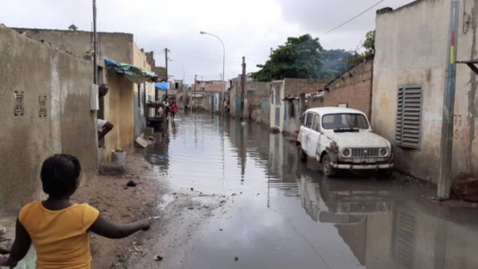 PHOTOS - Dégâts de la pluie en banlieue : routes inaccessibles, maisons envahies...