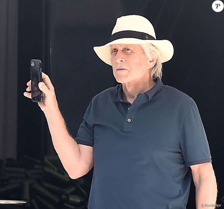 PHOTOS - Michael Douglas : Quatre générations réunies sur sa dernière photo de famille