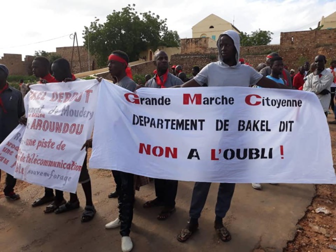 Enclavement, routes défectueuses et manque d’eau…: Bakel exprime sa souffrance dans les rues