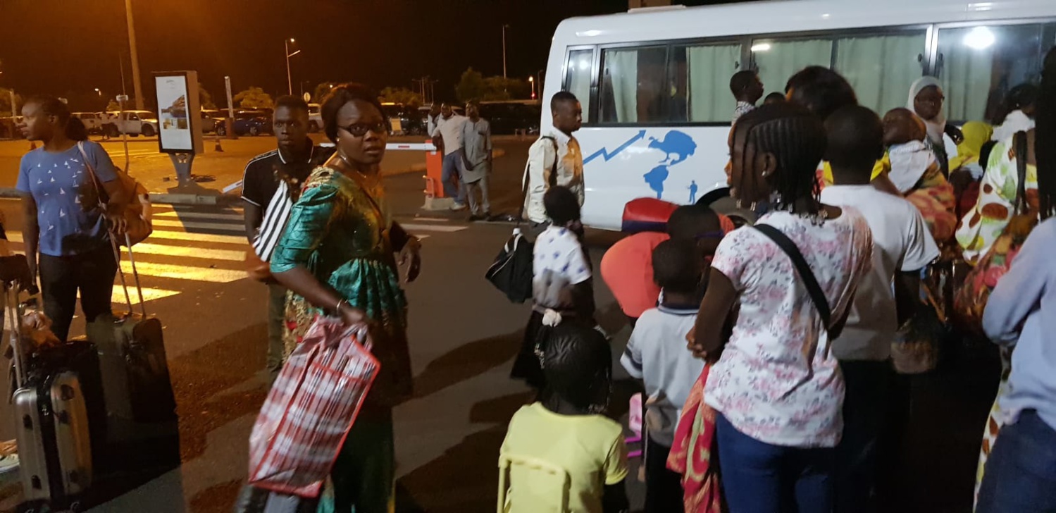 PHOTOS - AIBD : Une passerelle fissure un réacteur d’un avion de la Royal Air Maroc, les passagers abandonnés à leur sort