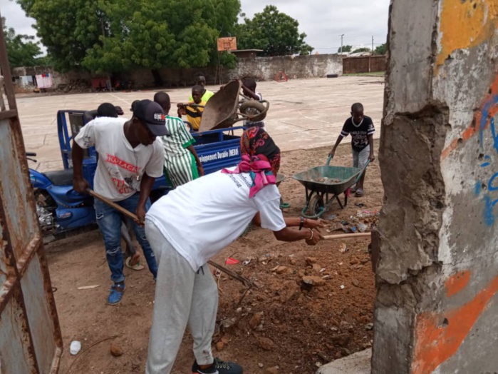 Vaccances Citoyennes: Néné Fatoumata Tall s'engage contre la déforestation et l'insalubrité Vaccances Citoyennes: Néné Fatoumata Tall s'engage contre la déforestation et l'insalubrité