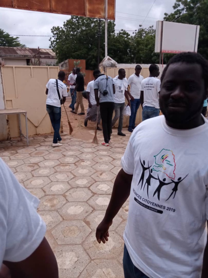 Vaccances Citoyennes: Néné Fatoumata Tall s'engage contre la déforestation et l'insalubrité Vaccances Citoyennes: Néné Fatoumata Tall s'engage contre la déforestation et l'insalubrité