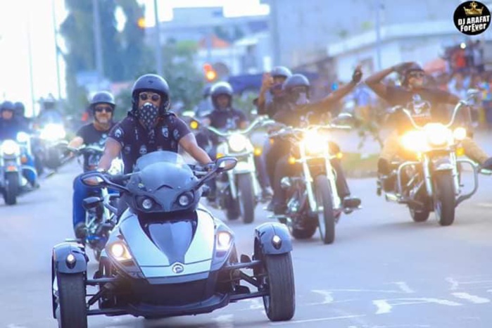 PHOTOS - Les motards de Côte d'Ivoire rendent hommage à Dj Arafat