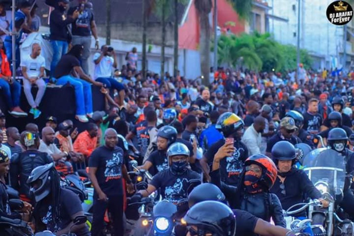 PHOTOS - Les motards de Côte d'Ivoire rendent hommage à Dj Arafat