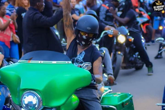 PHOTOS - Les motards de Côte d'Ivoire rendent hommage à Dj Arafat