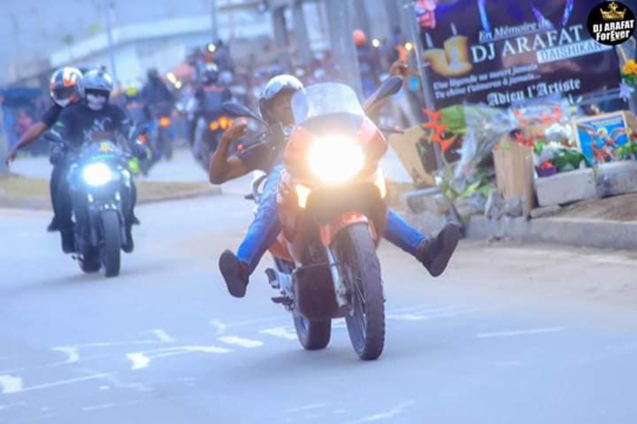 PHOTOS - Les motards de Côte d'Ivoire rendent hommage à Dj Arafat