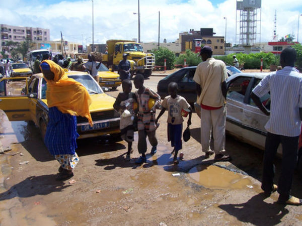 Mendicité, les étrangers bousculent les autochtones