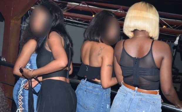 KAWTEF !: La bisex*elle Aïcha Diagne invite trois jeunes filles à entretenir des rapports sexuels avec son mari