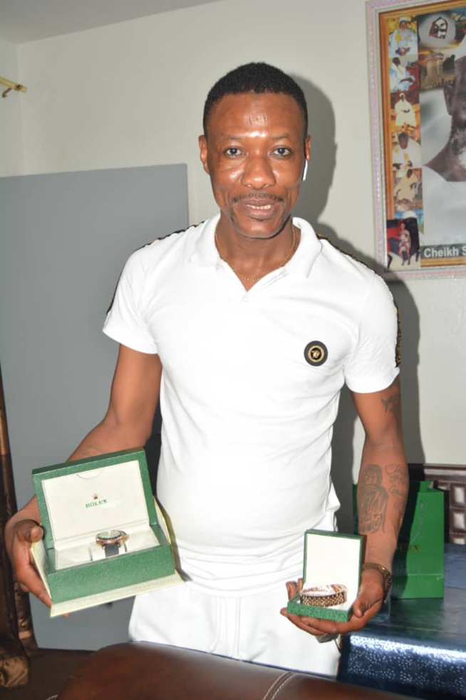 PHOTOS - Cadeau d'anniversaire: Montre et bracelet ROLEX d’une valeur de 2millions FCFA, Colé Faye gâte son frère Tange Tandian