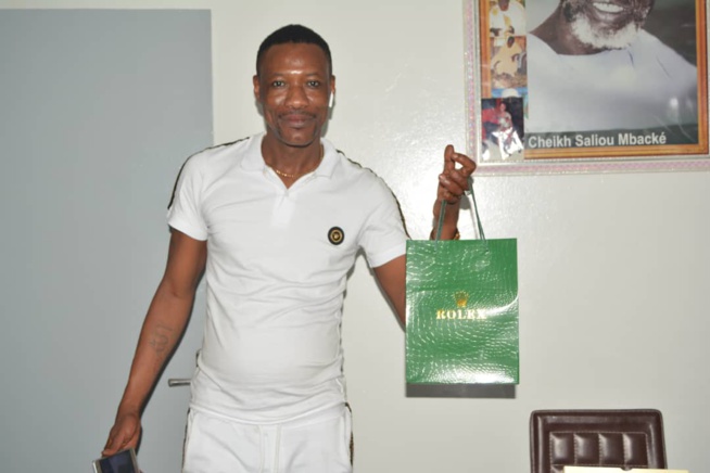 PHOTOS - Cadeau d'anniversaire: Montre et bracelet ROLEX d’une valeur de 2millions FCFA, Colé Faye gâte son frère Tange Tandian