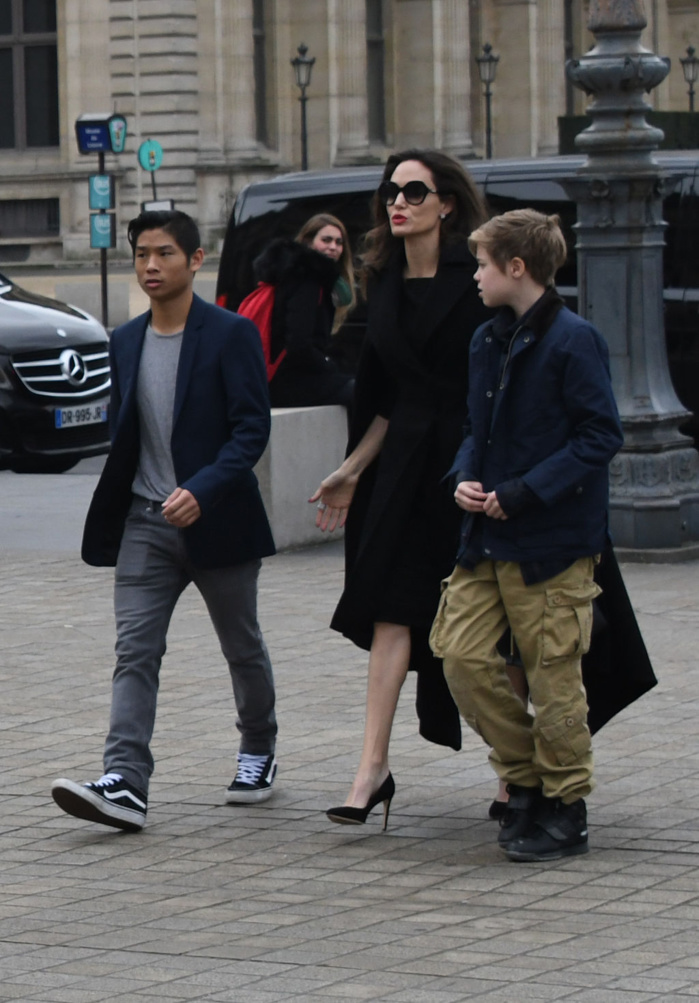 Angelina Jolie complètement dévastée d'être séparée de son fils Maddox Angelina Jolie complètement dévastée d'être séparée de son fils Maddox