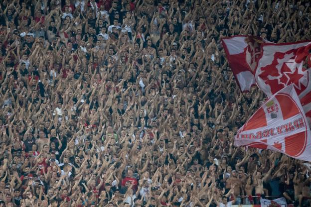 Arrestation de 8 personnes soupçonnées d’avoir agressé des supporters de l’Étoile Rouge Belgrade