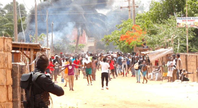 Gambie : 3 sénégalais et l’activiste Killa Ace arrêtés et envoyés en prison 