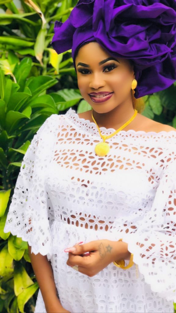 PHOTOS - Admirez les dernières Photos de Marichou, rayonnante en Sagnsé Sénégalaise