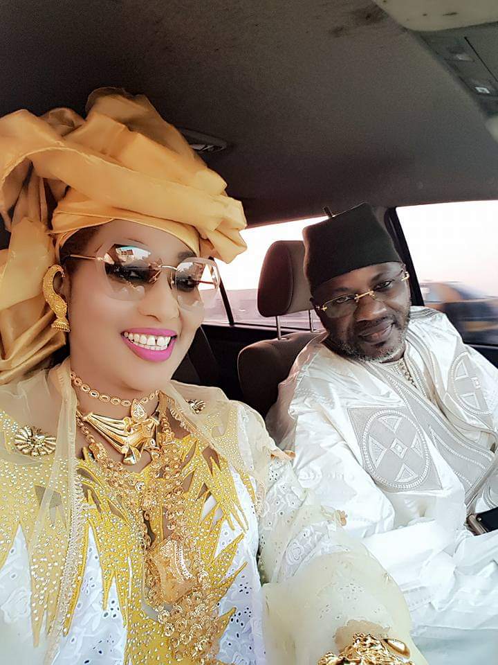 VIDEO + PHOTOS - Askia Touré et sa femme étalent leur l'or