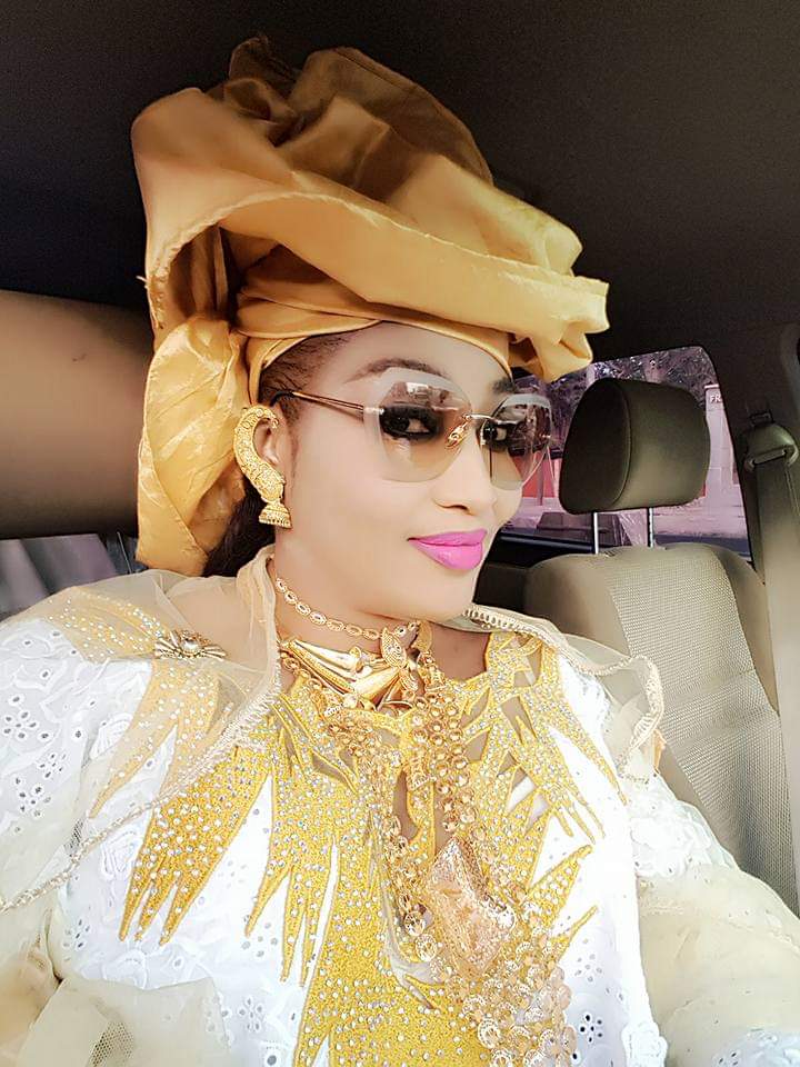 VIDEO + PHOTOS - Askia Touré et sa femme étalent leur l'or
