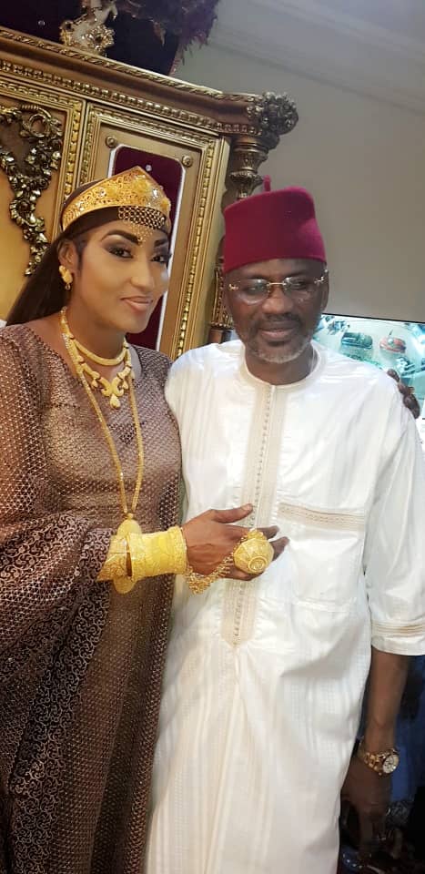 VIDEO + PHOTOS - Askia Touré et sa femme étalent leur l'or