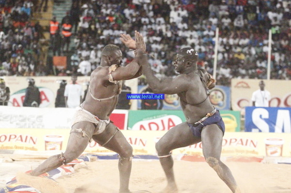 [Vidéos - Photos ] Lutte Victoire de Papa Sow sur Zoss 